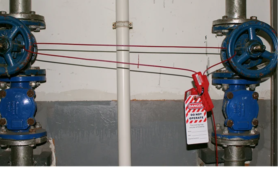 Scissor Cable Lockout with Insulated Cable